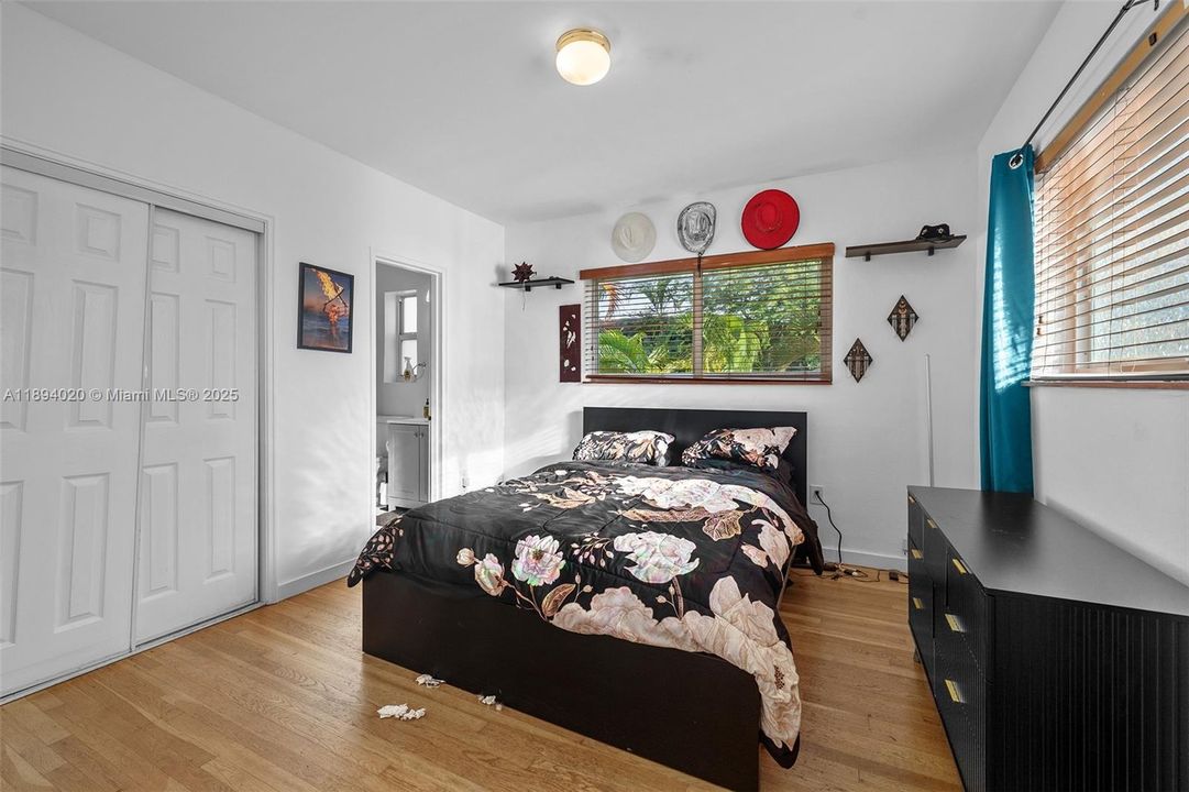 For Sale: $255,000 (1 beds, 1 baths, 650 Square Feet)