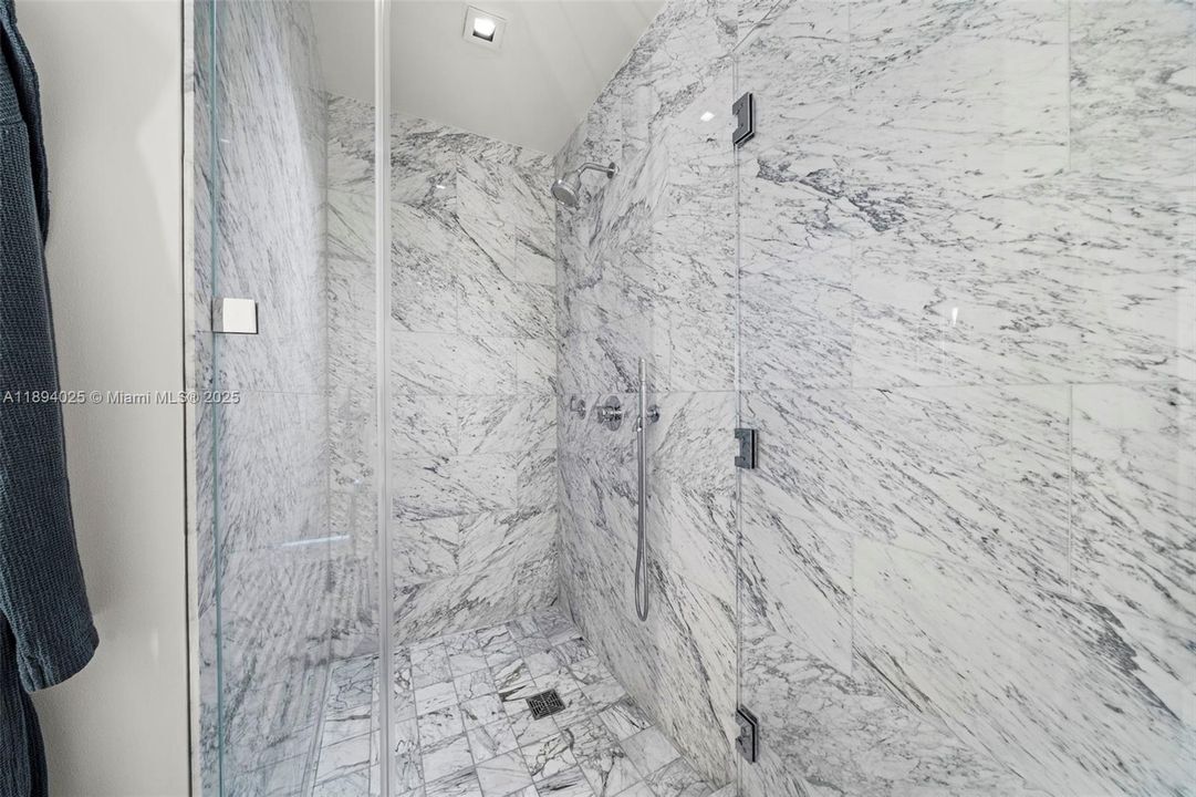 For Sale: $5,450,000 (4 beds, 5 baths, 3298 Square Feet)