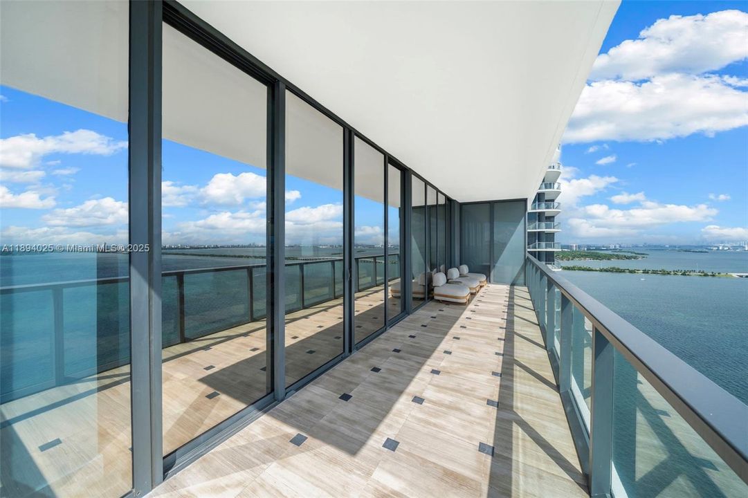 For Sale: $5,450,000 (4 beds, 5 baths, 3298 Square Feet)