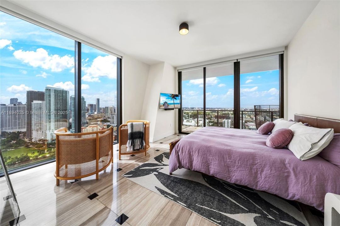 For Sale: $5,450,000 (4 beds, 5 baths, 3298 Square Feet)