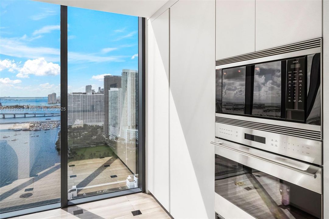 For Sale: $5,450,000 (4 beds, 5 baths, 3298 Square Feet)