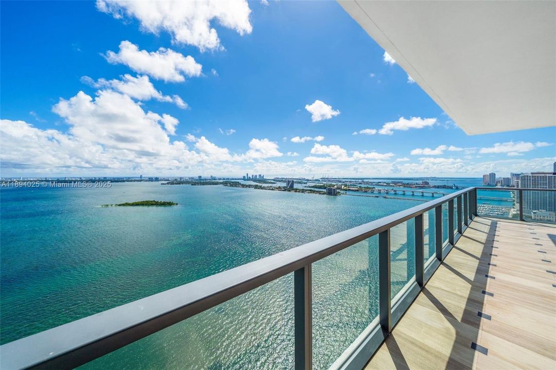 For Sale: $5,450,000 (4 beds, 5 baths, 3298 Square Feet)