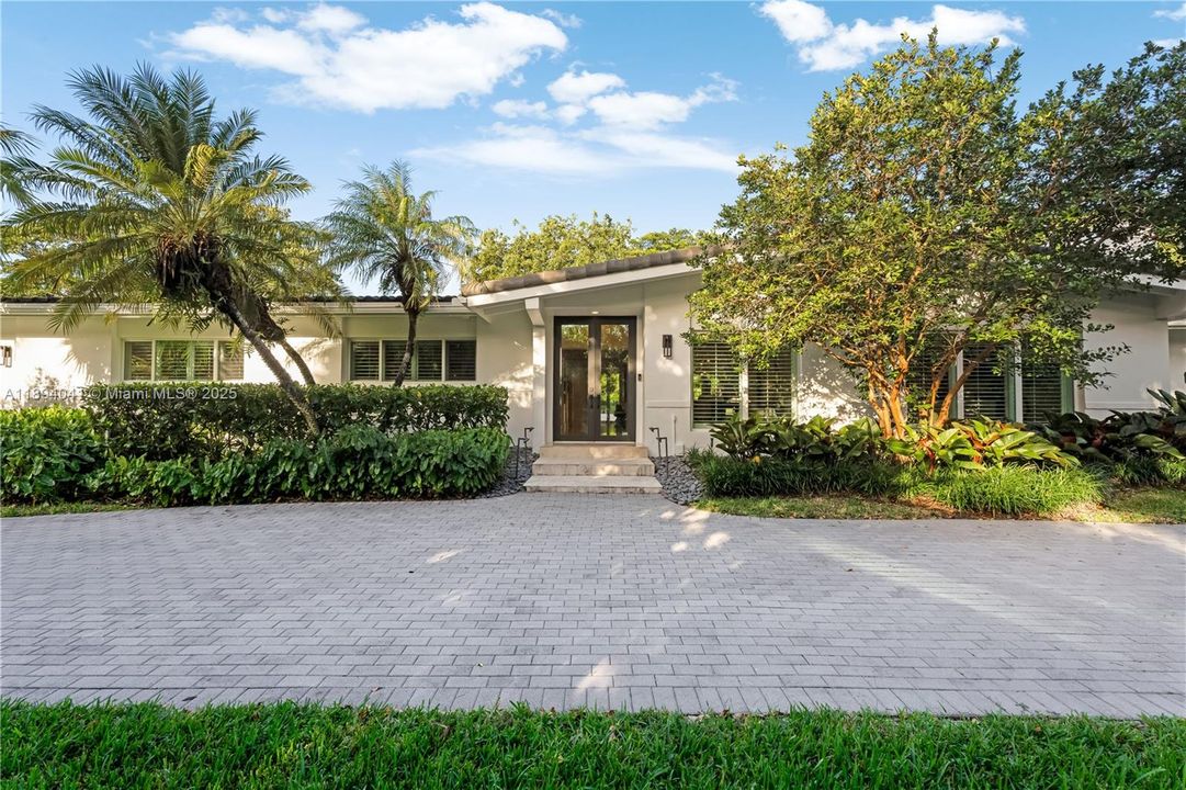 For Sale: $3,890,000 (4 beds, 3 baths, 3978 Square Feet)