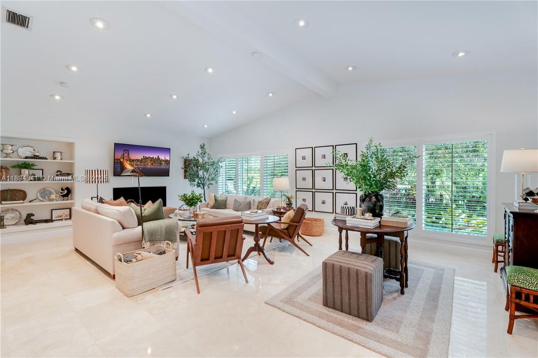 For Sale: $3,890,000 (4 beds, 3 baths, 3978 Square Feet)