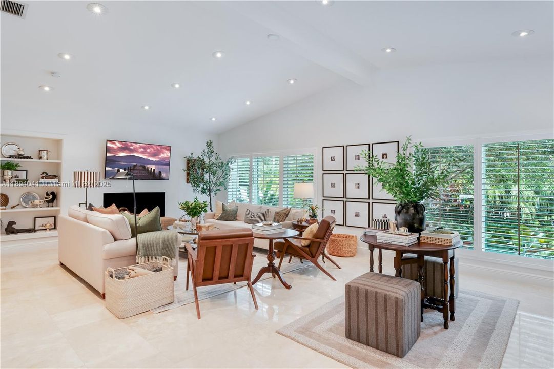 For Sale: $3,890,000 (4 beds, 3 baths, 3978 Square Feet)