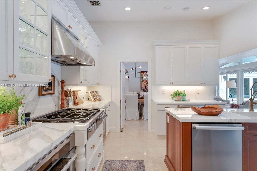 For Sale: $3,890,000 (4 beds, 3 baths, 3978 Square Feet)