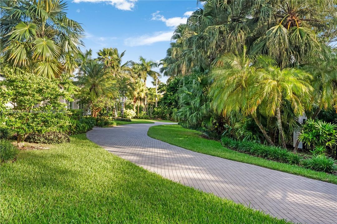 For Sale: $3,890,000 (4 beds, 3 baths, 3978 Square Feet)