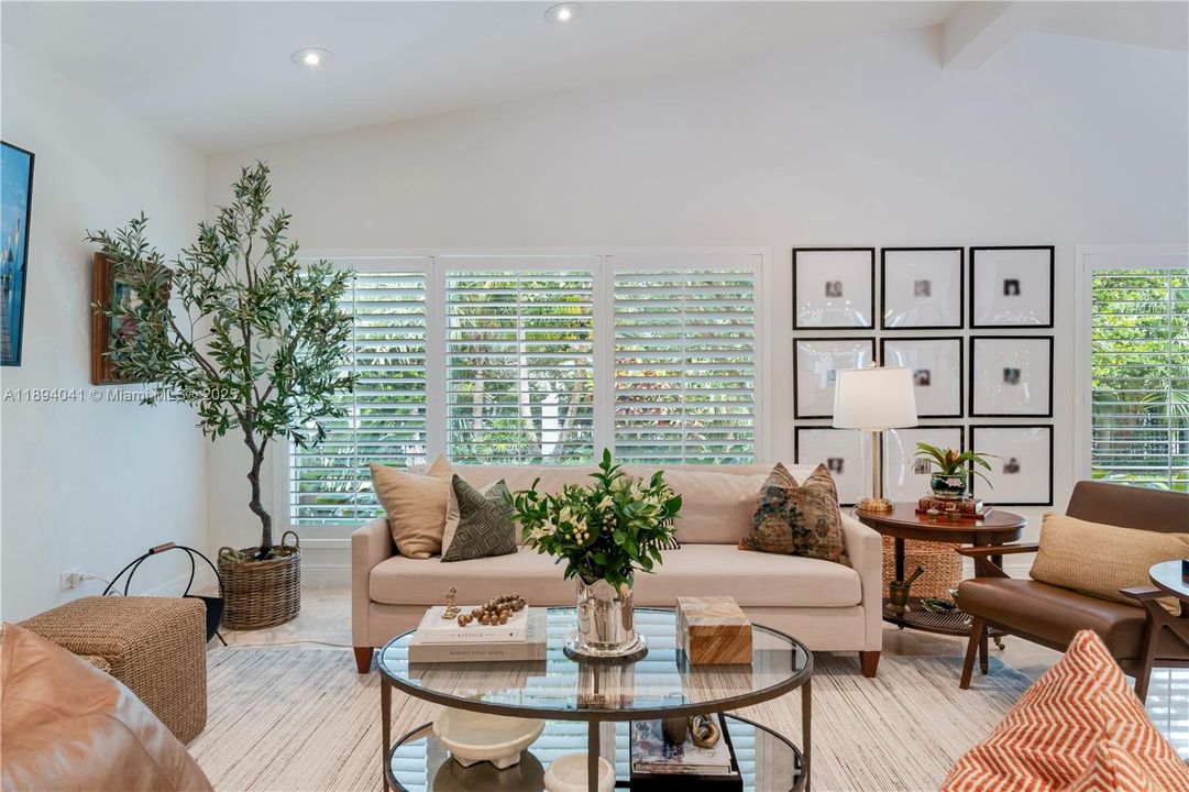 For Sale: $3,890,000 (4 beds, 3 baths, 3978 Square Feet)