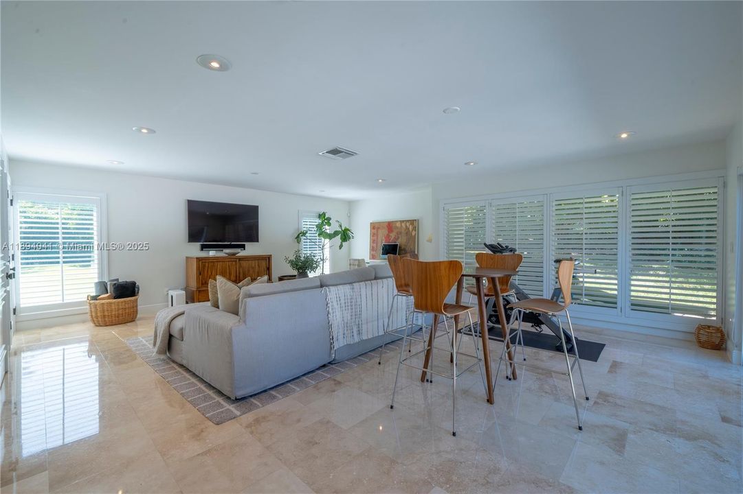 For Sale: $3,890,000 (4 beds, 3 baths, 3978 Square Feet)