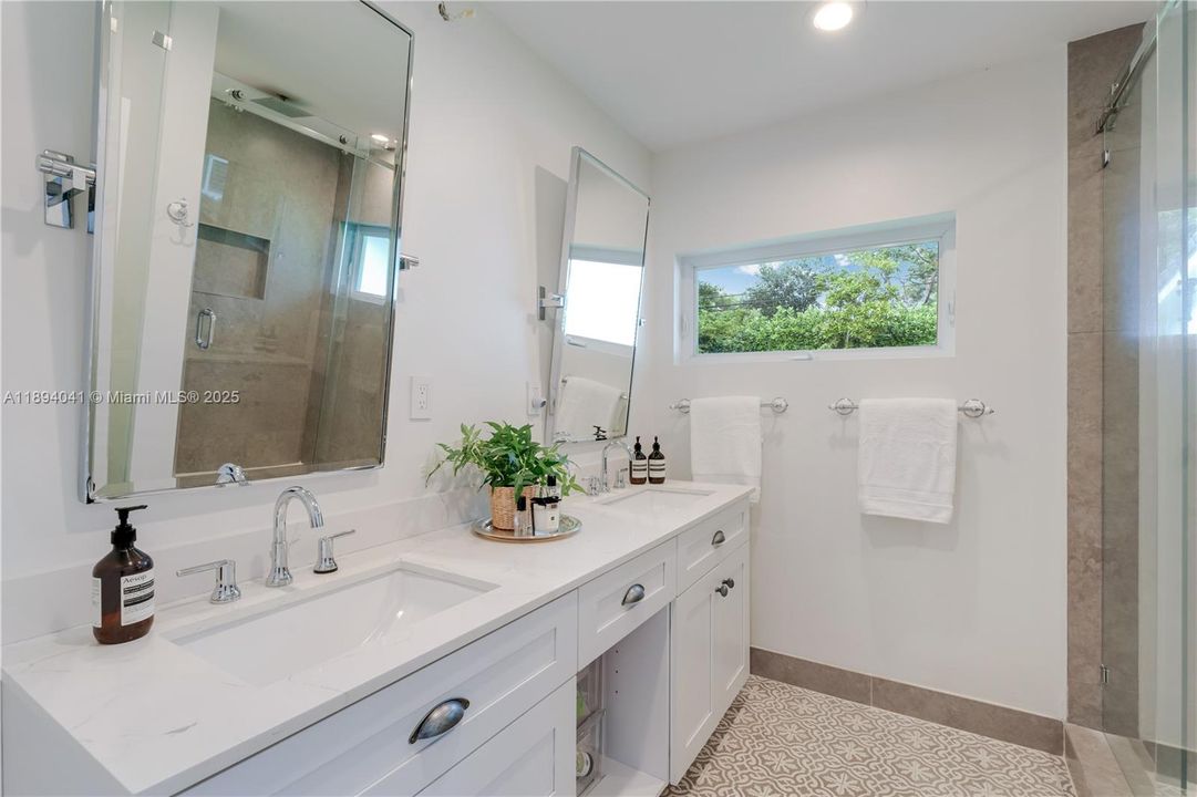 For Sale: $3,890,000 (4 beds, 3 baths, 3978 Square Feet)