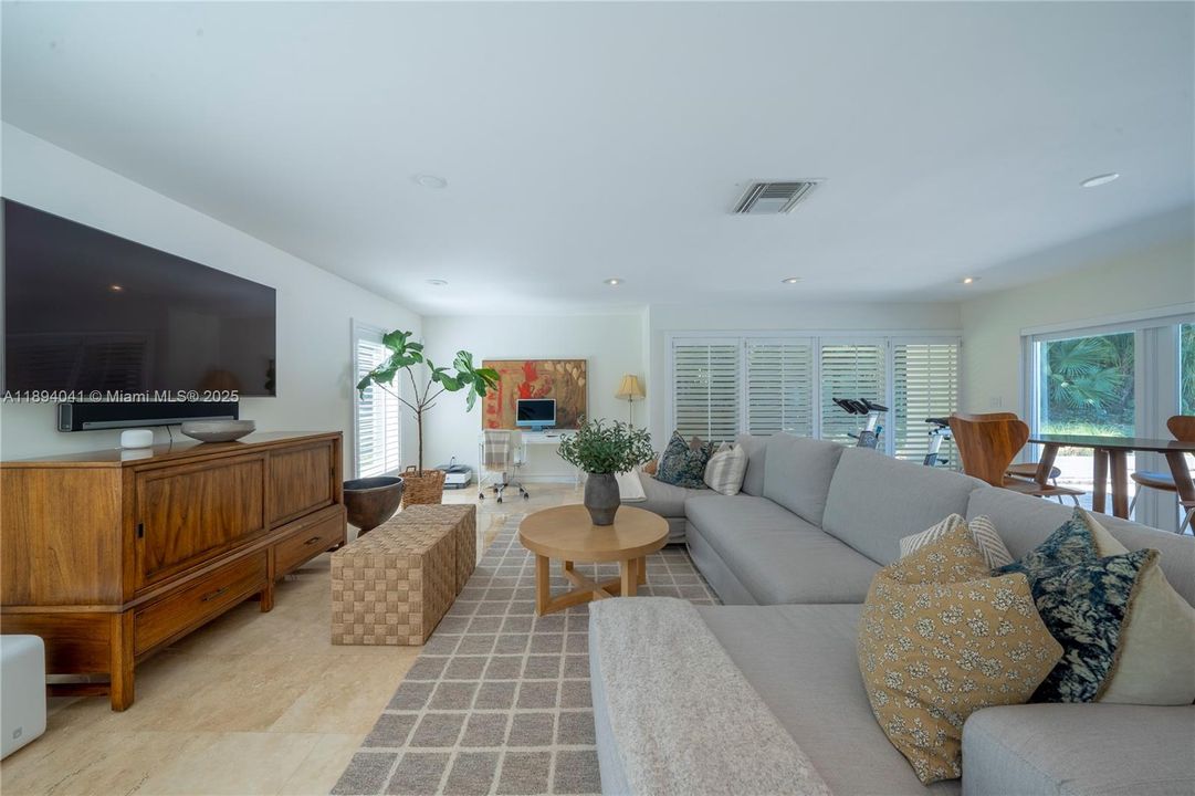 For Sale: $3,890,000 (4 beds, 3 baths, 3978 Square Feet)