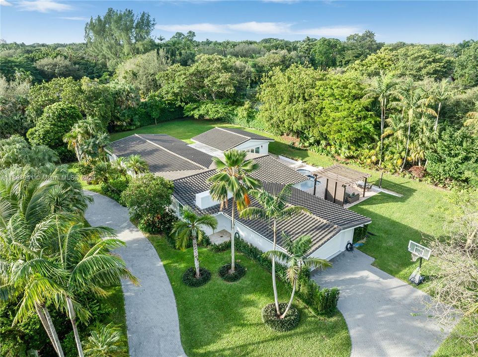 For Sale: $3,890,000 (4 beds, 3 baths, 3978 Square Feet)