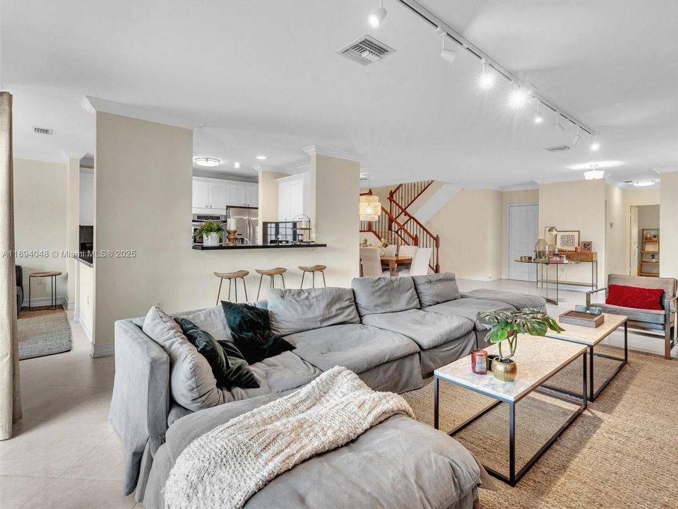 待售: $980,000 (4 贝兹, 3 浴室, 2800 平方英尺)