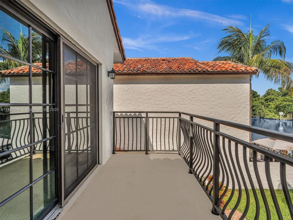 待售: $980,000 (4 贝兹, 3 浴室, 2800 平方英尺)