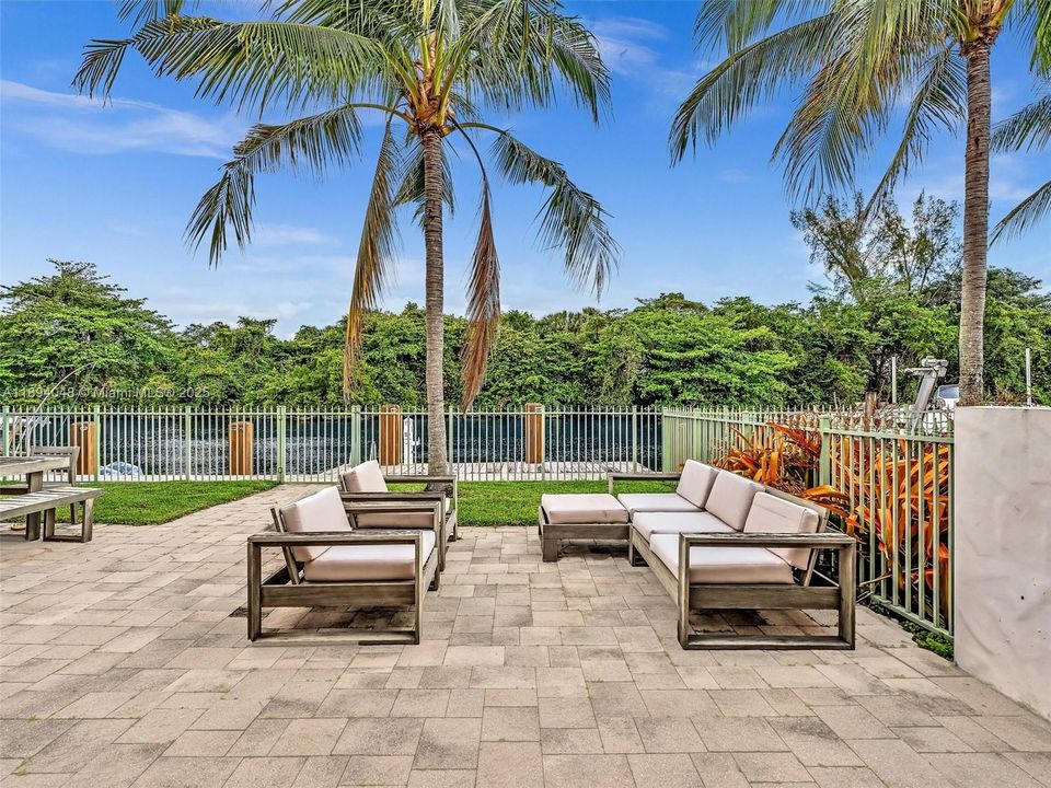 待售: $980,000 (4 贝兹, 3 浴室, 2800 平方英尺)