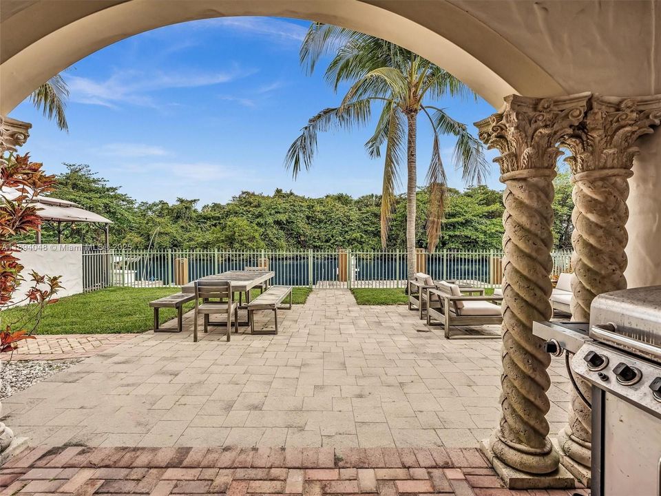 待售: $980,000 (4 贝兹, 3 浴室, 2800 平方英尺)