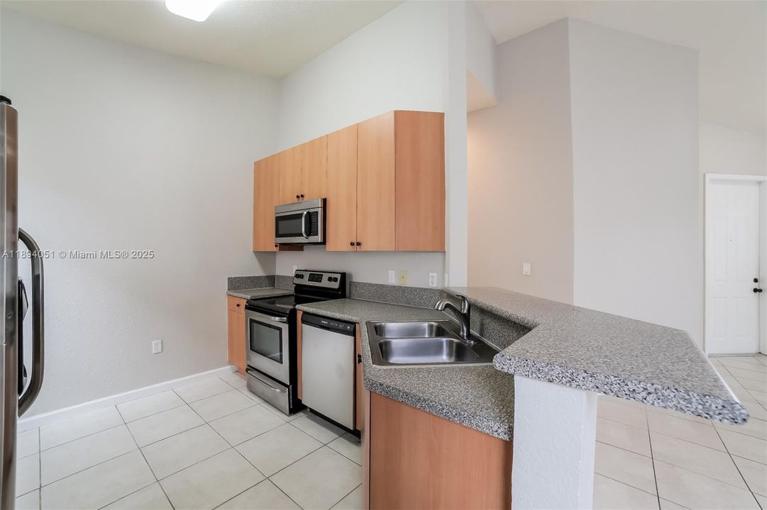 Недавно арендовано: $2,235 (3 спален, 2 ванн, 1408 Квадратных фут)