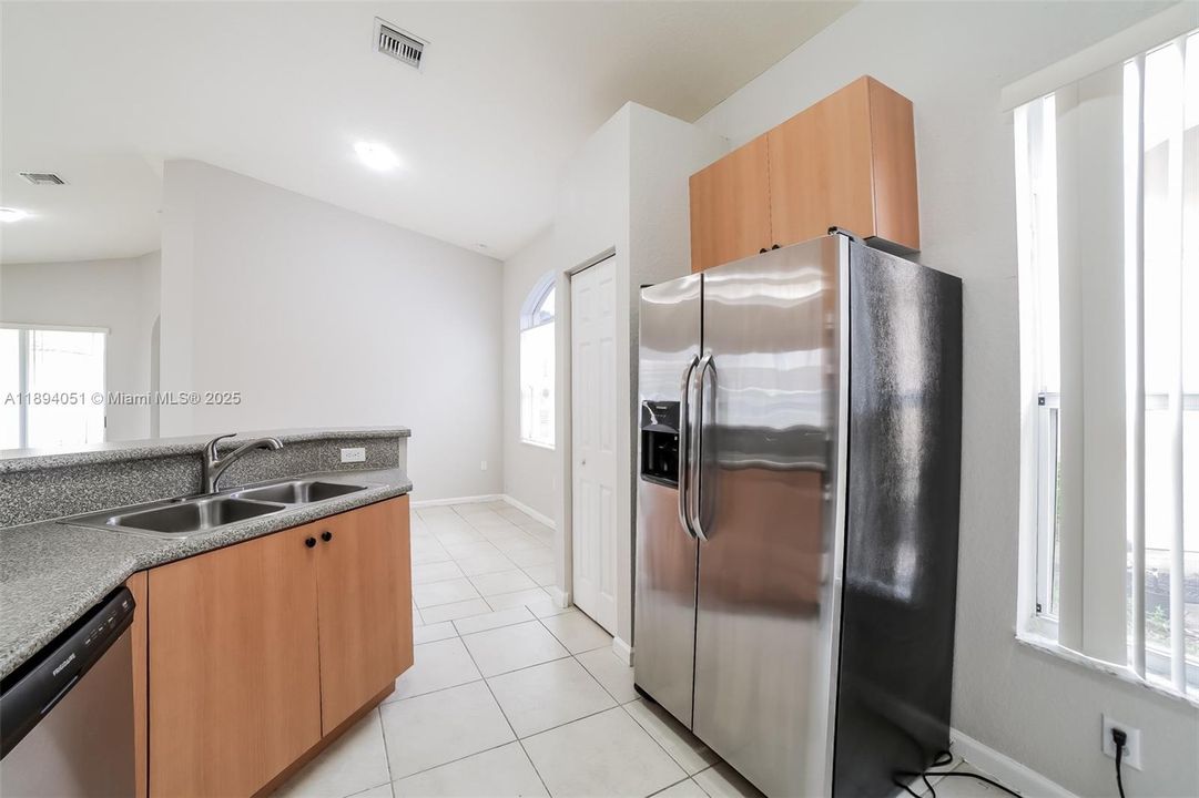 Недавно арендовано: $2,235 (3 спален, 2 ванн, 1408 Квадратных фут)