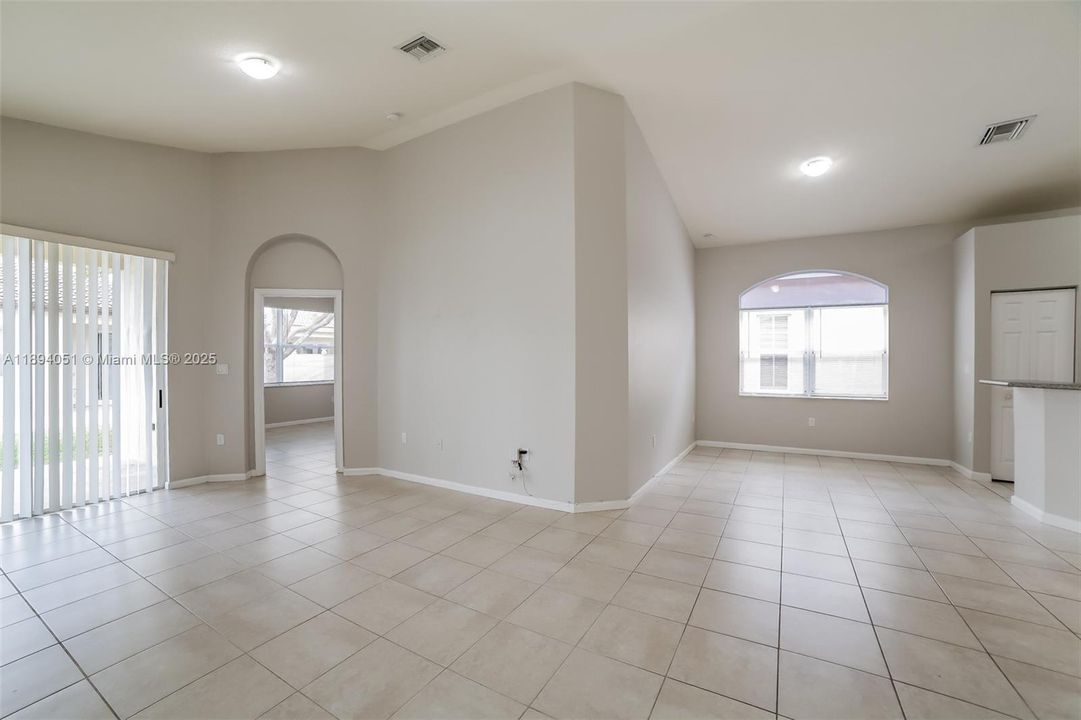 Недавно арендовано: $2,235 (3 спален, 2 ванн, 1408 Квадратных фут)