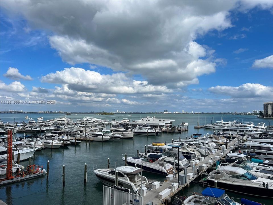 待售: $240,000 (0 贝兹, 1 浴室, 400 平方英尺)