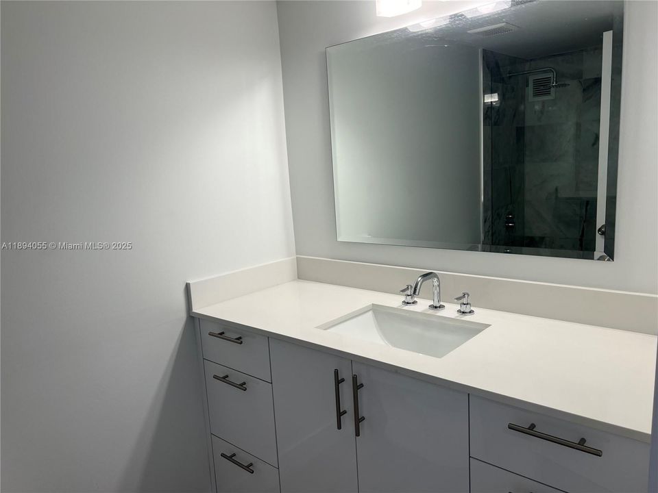 待售: $240,000 (0 贝兹, 1 浴室, 400 平方英尺)