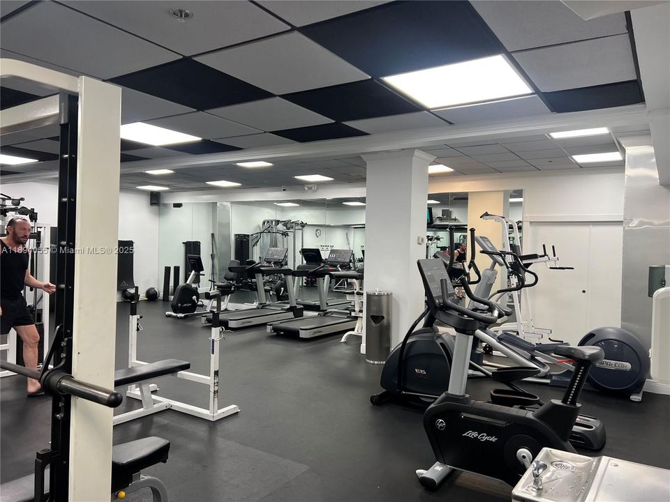 待售: $240,000 (0 贝兹, 1 浴室, 400 平方英尺)