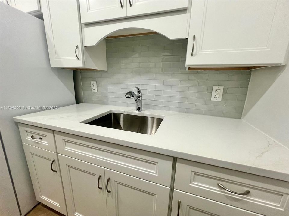 合同活跃: $1,400 (0 贝兹, 1 浴室, 510 平方英尺)