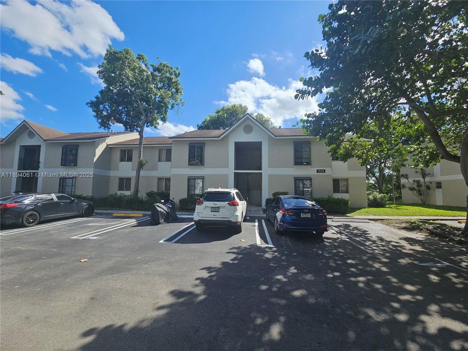 Recently Rented: $1,730 (2 beds, 2 baths, 930 Square Feet)