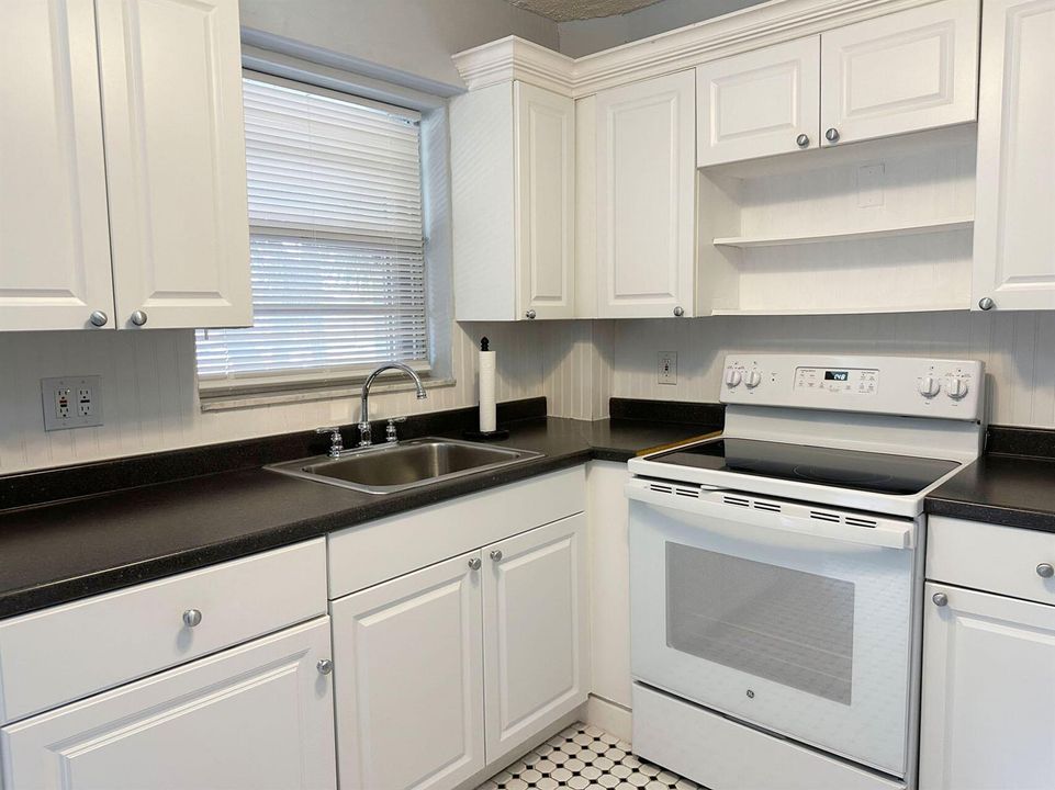 100_Royal_Palm_Way_201_10
