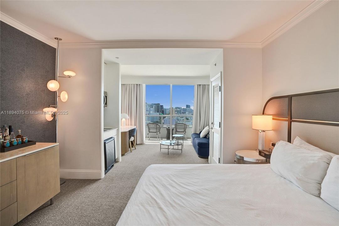 Active With Contract: $830,000 (0 beds, 1 baths, 526 Square Feet)