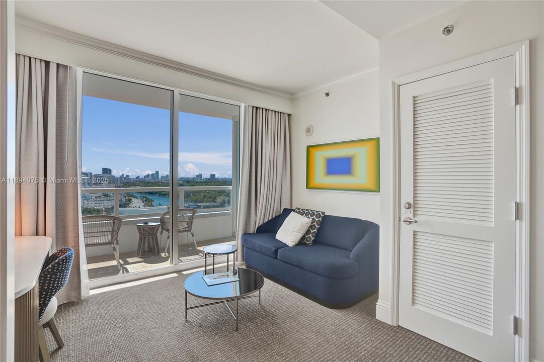 Active With Contract: $830,000 (0 beds, 1 baths, 526 Square Feet)