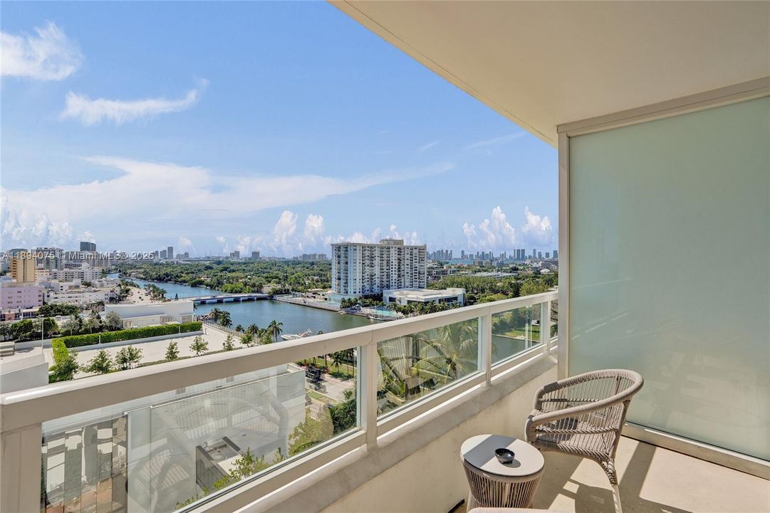 Active With Contract: $830,000 (0 beds, 1 baths, 526 Square Feet)