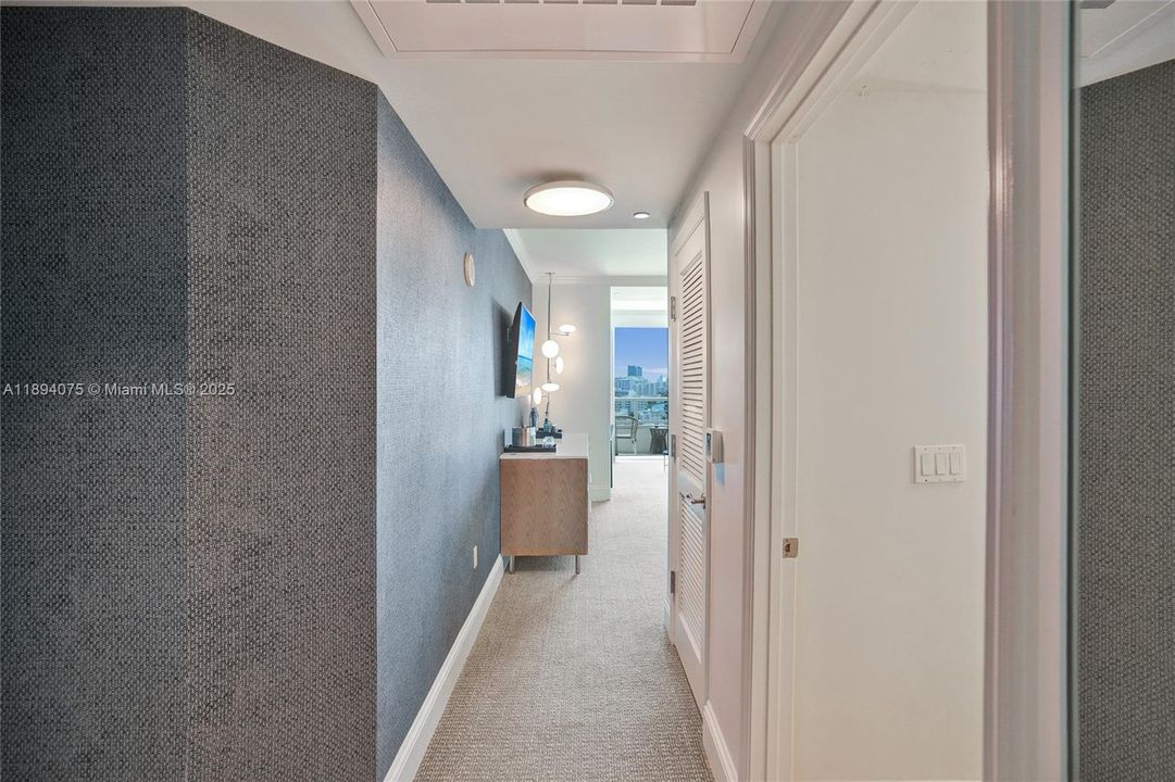 Active With Contract: $830,000 (0 beds, 1 baths, 526 Square Feet)