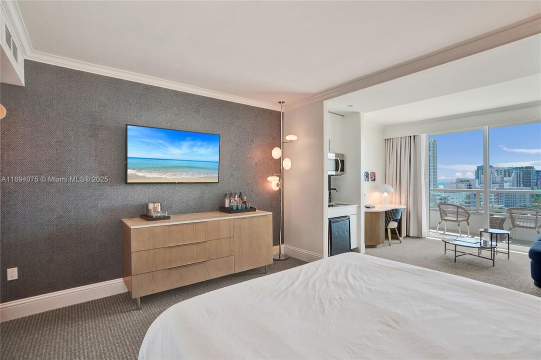 Active With Contract: $830,000 (0 beds, 1 baths, 526 Square Feet)