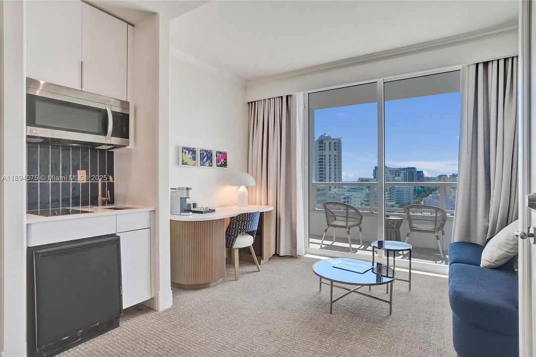 Active With Contract: $830,000 (0 beds, 1 baths, 526 Square Feet)