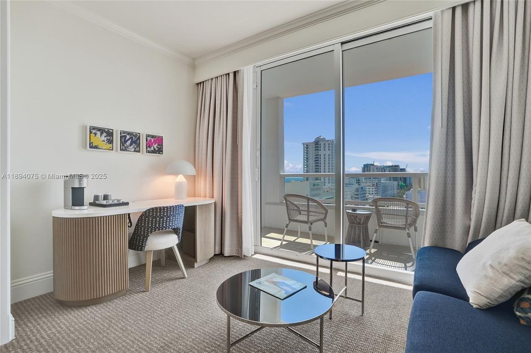 Active With Contract: $830,000 (0 beds, 1 baths, 526 Square Feet)