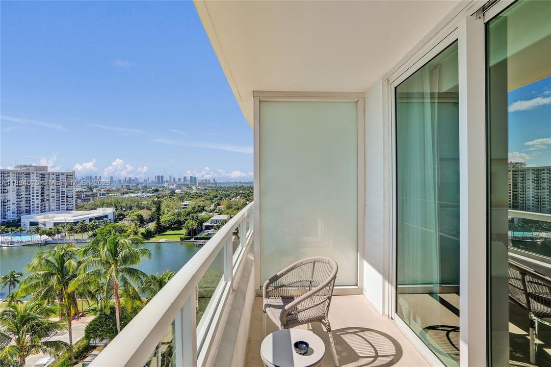 Active With Contract: $830,000 (0 beds, 1 baths, 526 Square Feet)