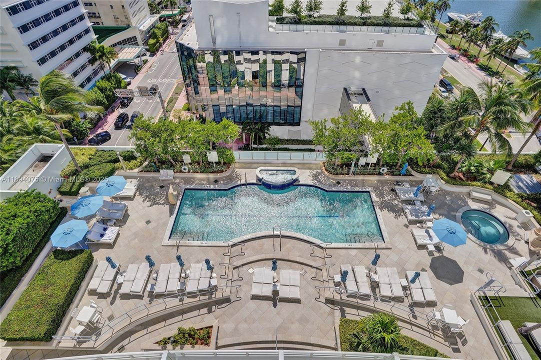 Active With Contract: $830,000 (0 beds, 1 baths, 526 Square Feet)