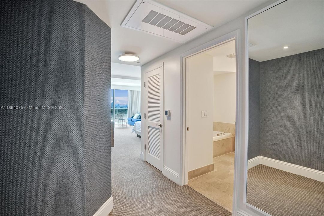 Active With Contract: $830,000 (0 beds, 1 baths, 526 Square Feet)