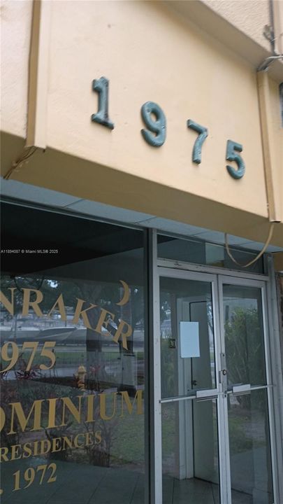 For Rent: $1,500 (1 beds, 1 baths, 564 Square Feet)