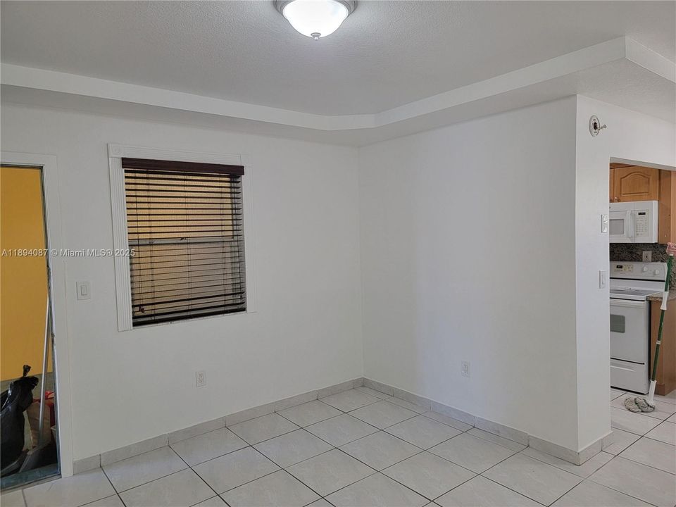 For Rent: $1,500 (1 beds, 1 baths, 564 Square Feet)