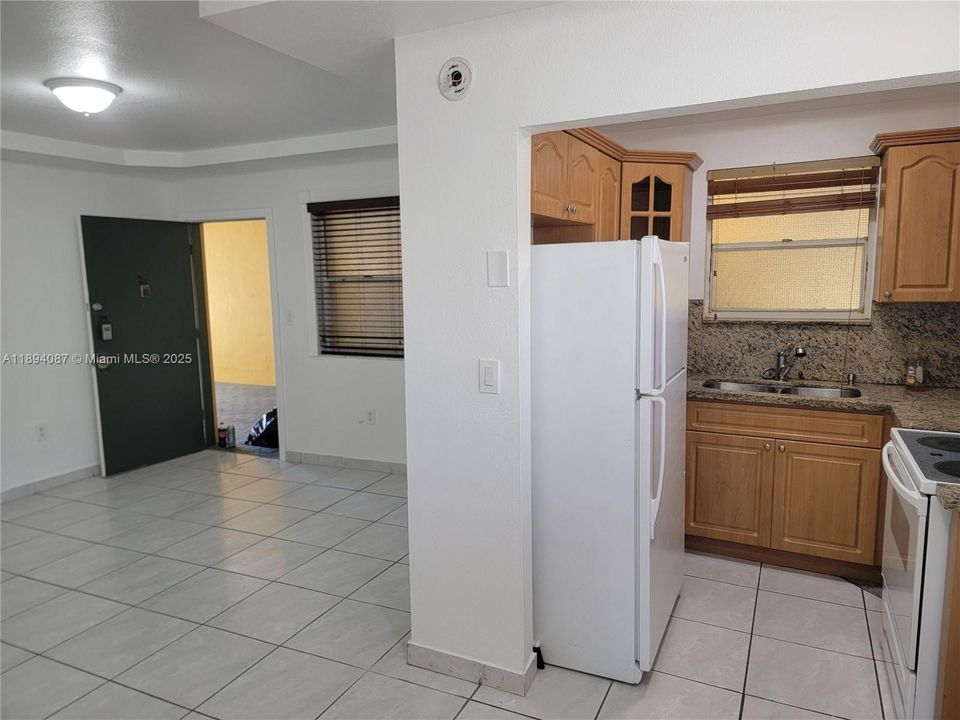 For Rent: $1,500 (1 beds, 1 baths, 564 Square Feet)
