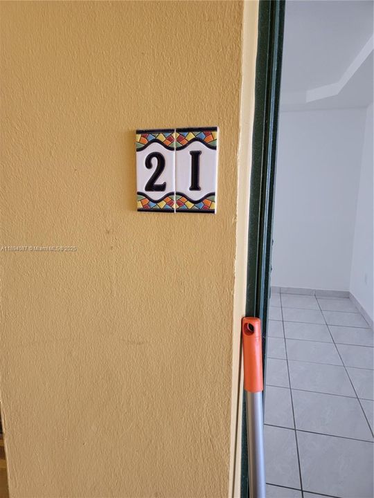 For Rent: $1,500 (1 beds, 1 baths, 564 Square Feet)