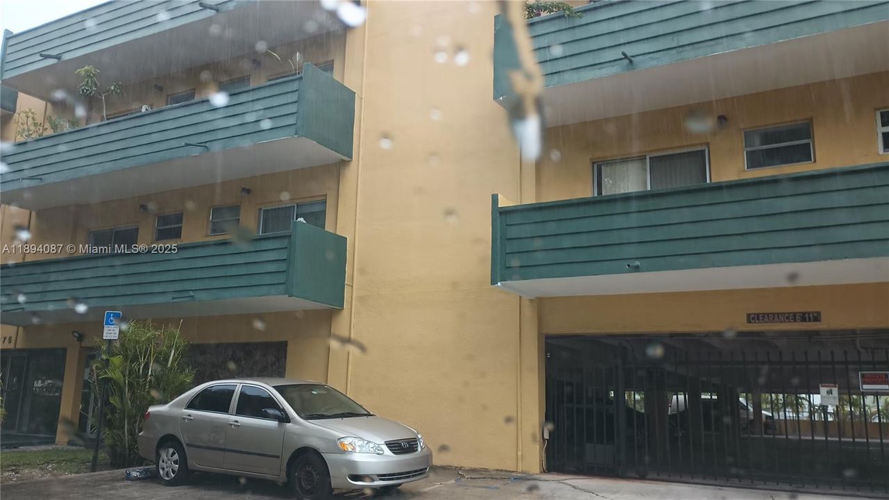 For Rent: $1,500 (1 beds, 1 baths, 564 Square Feet)