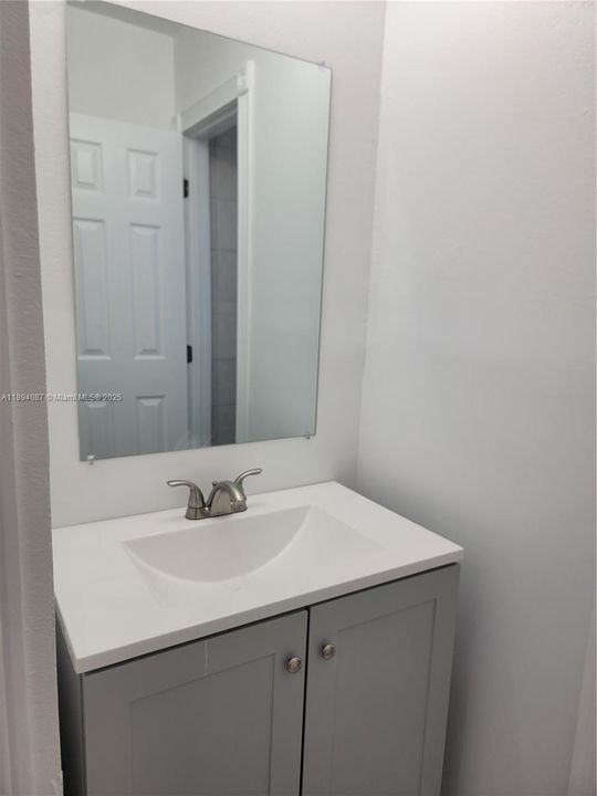 For Rent: $1,500 (1 beds, 1 baths, 564 Square Feet)