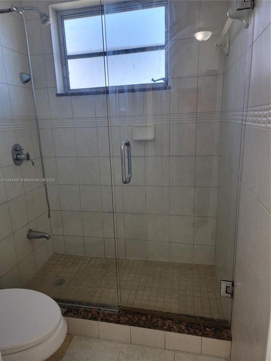 For Rent: $1,500 (1 beds, 1 baths, 564 Square Feet)