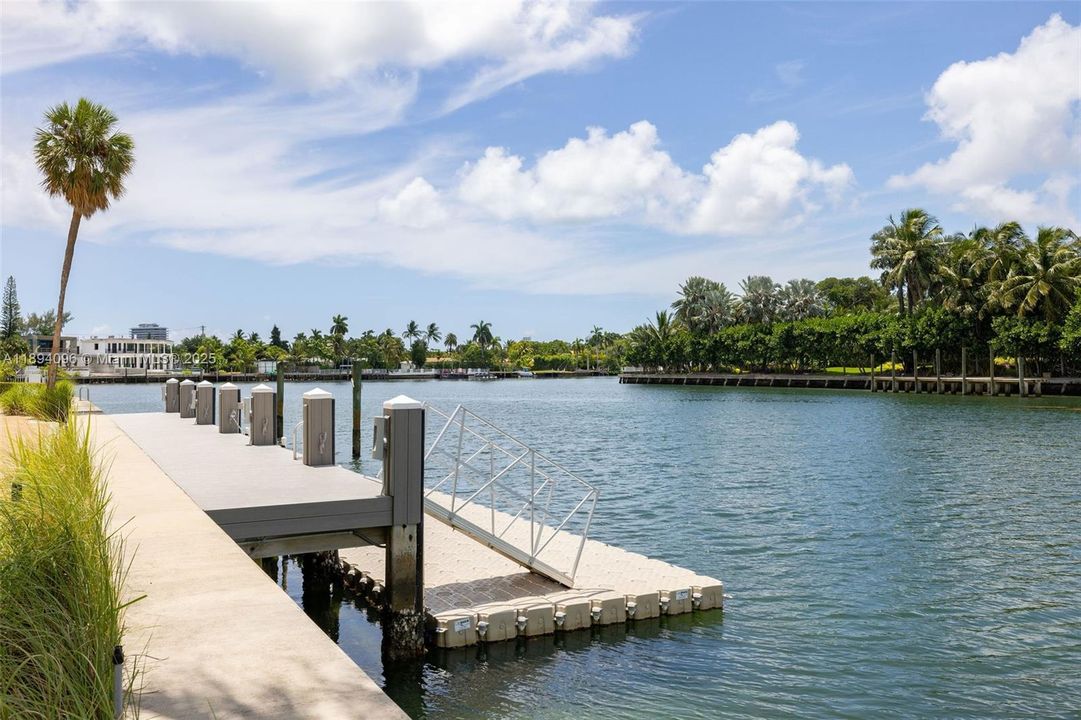 На продажу: $395,000 (1 спален, 2 ванн, 1150 Квадратных фут)