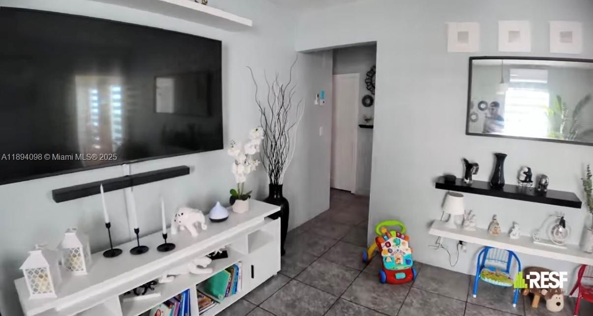 待售: $729,000 (0 贝兹, 0 浴室, 1627 平方英尺)