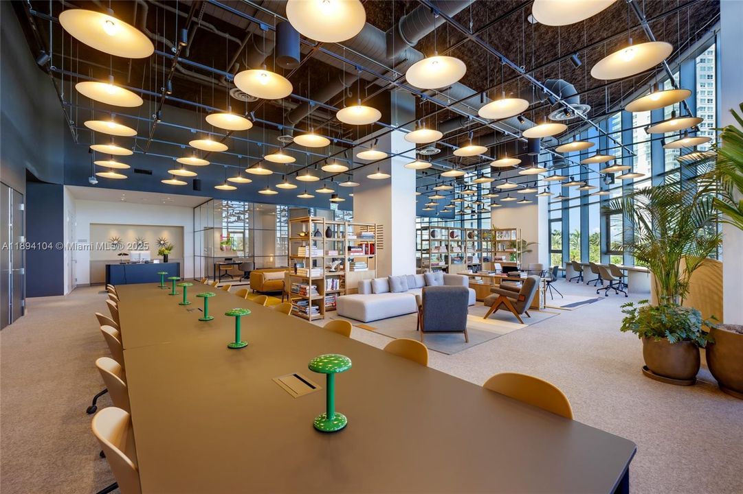 Activo con contrato: $9,300 (1 camas, 1 baños, 886 Pies cuadrados)