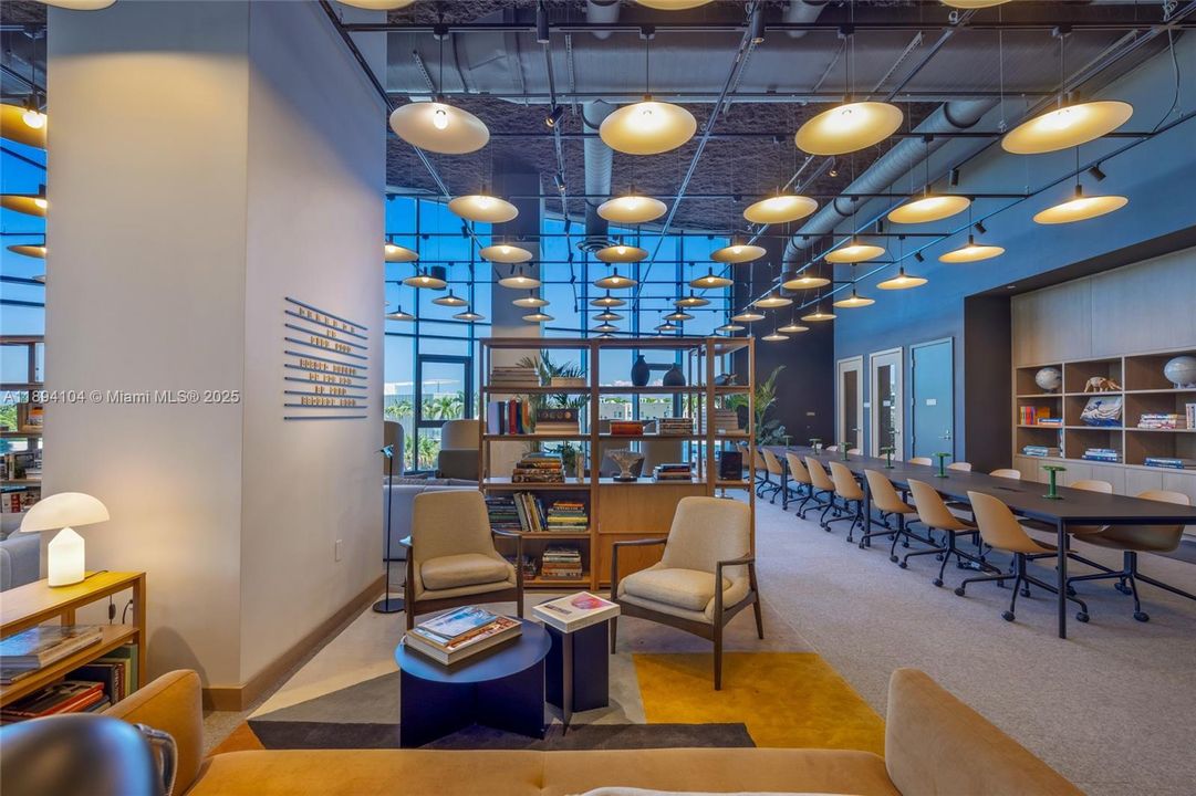 Activo con contrato: $9,300 (1 camas, 1 baños, 886 Pies cuadrados)